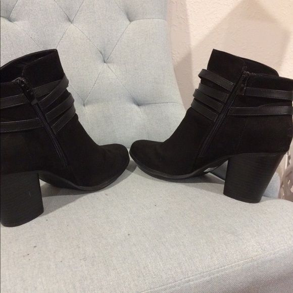 Various Torrid shoes ranging from size 11.5 to 12w - Picture 6 of 16